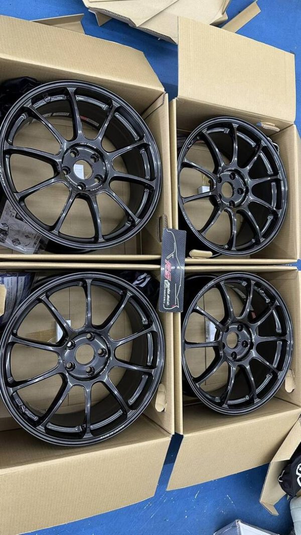 Rays ZE40 19 x 8.5 +44 VW Mercedes Audi S3 A45 CLA45 Golf MK7 MK8